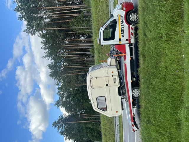 Pomoc drogowa i transport samochodu